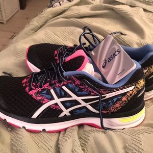 Ladies ASICS tennis shoes